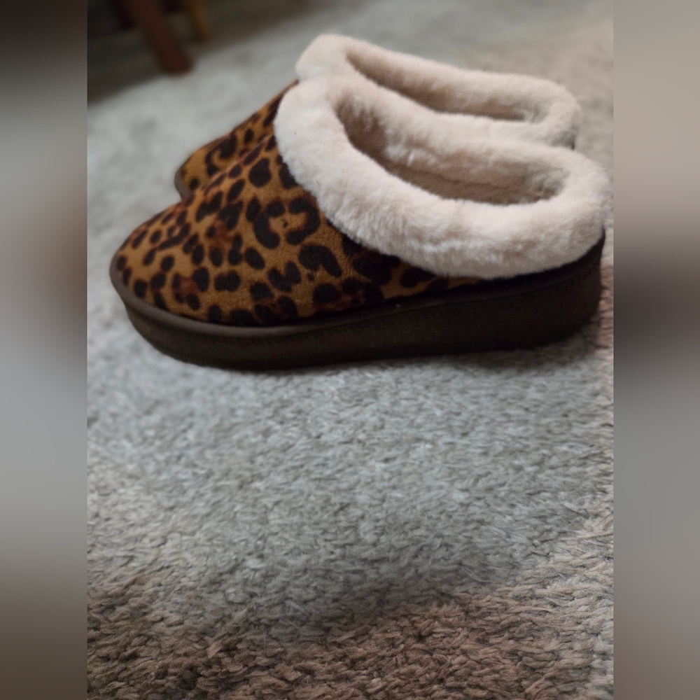 Leopard Print Fuzzy Platform Clogs - Picture 5 of 8